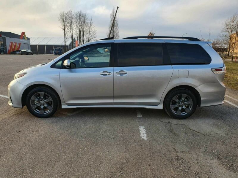 Toyota Sienna • 2019 • 109,500 km 2