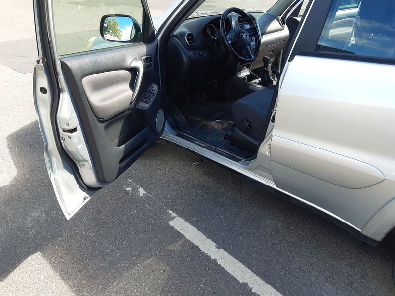 Toyota RAV4 • 2002 • 123,000 km 3