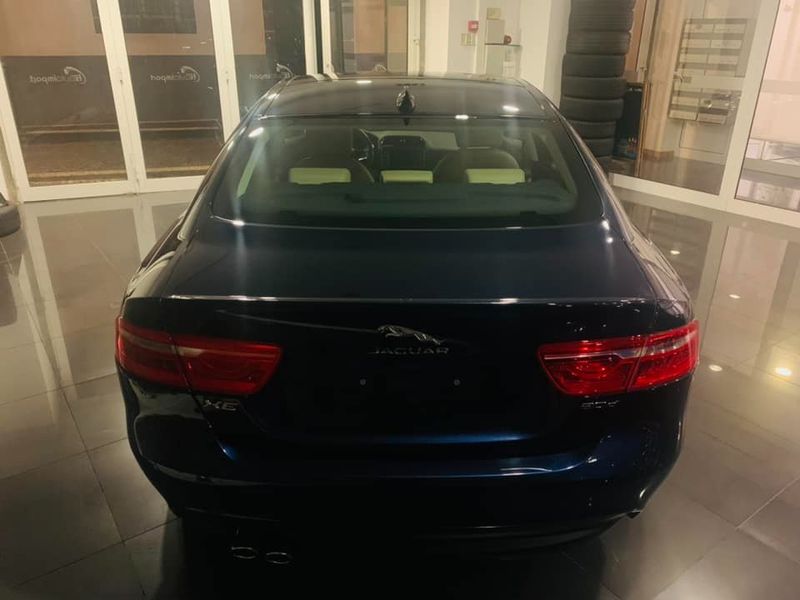 Jaguar XE • 2018 • 80,000 km 3