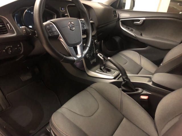Volvo V40 • 2017 • 124,900 km 4