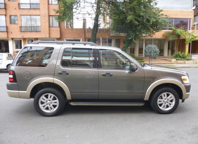 Ford Explorer • 2009 • 146,000 km 3