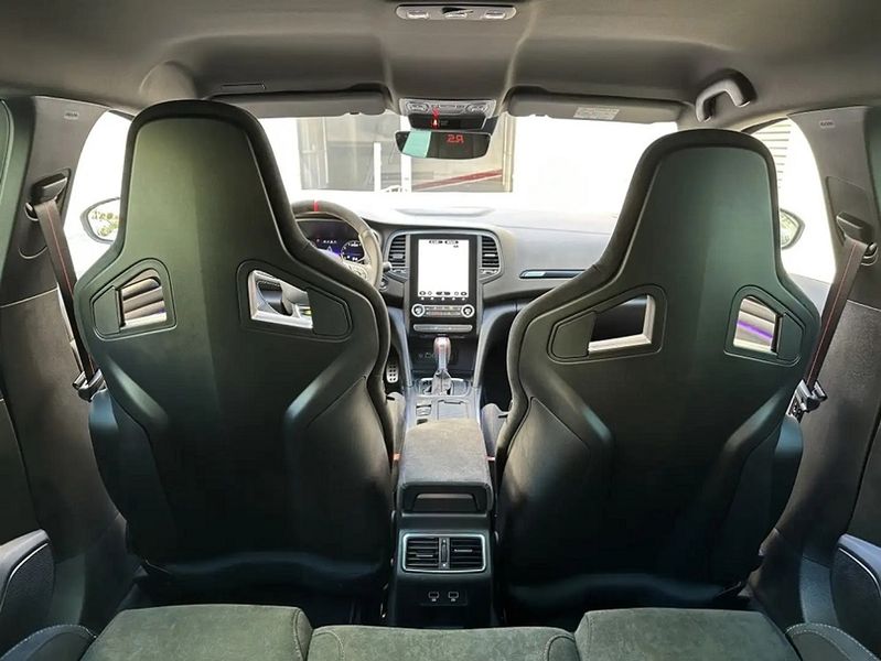 Renault Mégane • 2023 • 29,800 km 10