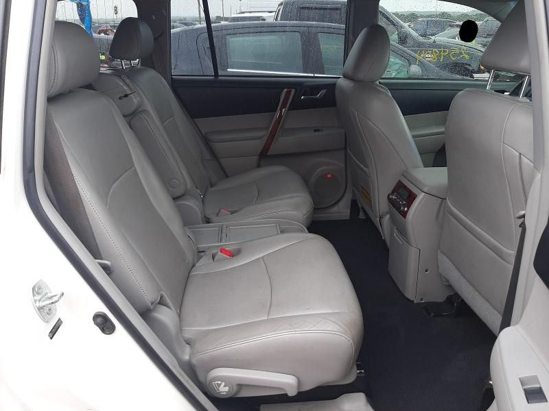 Toyota Highlander Hybrid • 2011 • 10,000 km 2