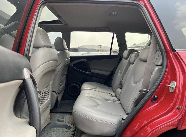 Toyota RAV4 • 2018 • 50,000 km 2