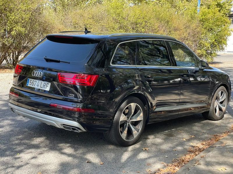 Audi Q7 • 2017 • 97,800 km 4