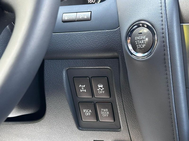 Lexus LX • 2010 • 243,000 km 9