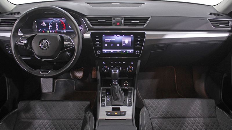 Škoda Superb • 2022 • 19,247 km 8