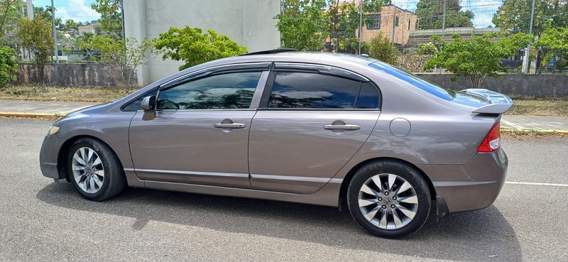 Honda Civic • 2009 • 200,000 km 9