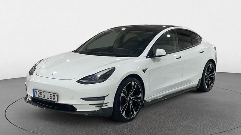 Tesla Model 3 • 2021 • 44,978 km 1