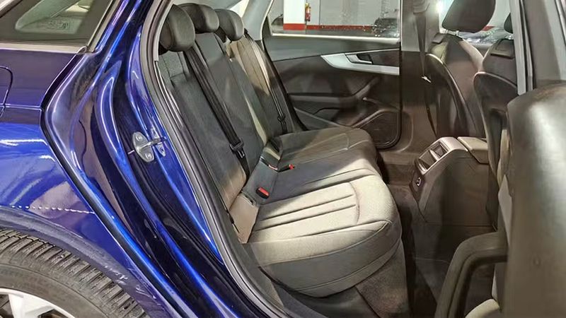 Audi A4 • 2020 • 62,620 km 4