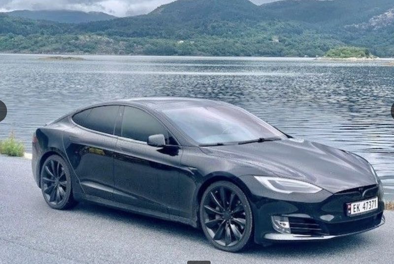 Tesla Model S • 2018 • 111,000 km 9