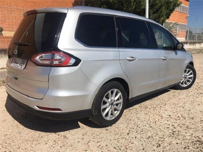 Ford Galaxy • 2017 • 118,000 km 6