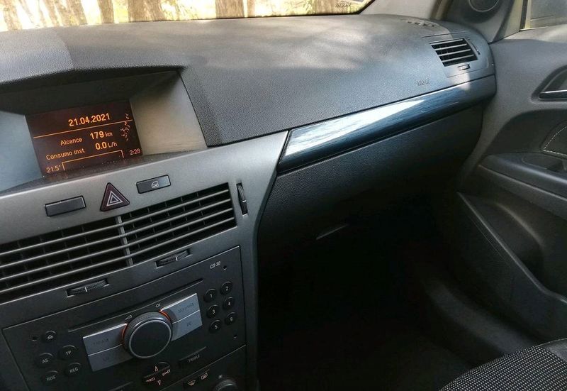 Opel Astra • 2004 • 249,999 km 5