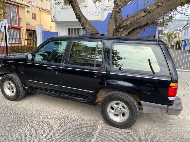 Ford Explorer • 1997 • 170,000 km 3