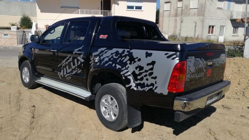 Toyota Hilux • 2009 • 189,000 km 2