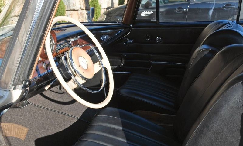 Mercedes-Benz 200 - 300 • 1980 • 90,000 km 10