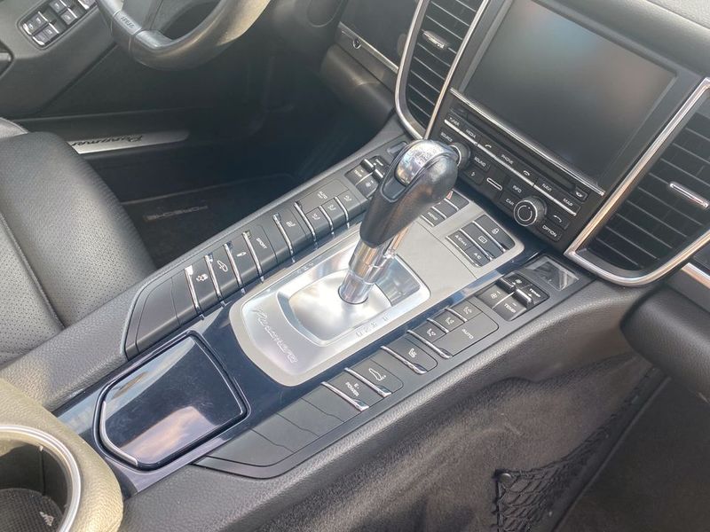 Porsche Panamera • 2012 • 112,000 km 6