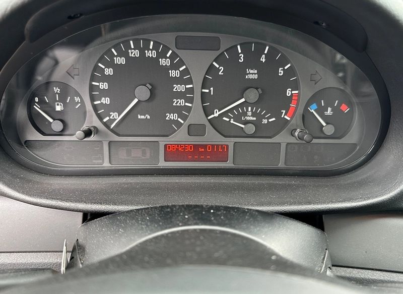 BMW 316i • 2002 • 84,230 km 4