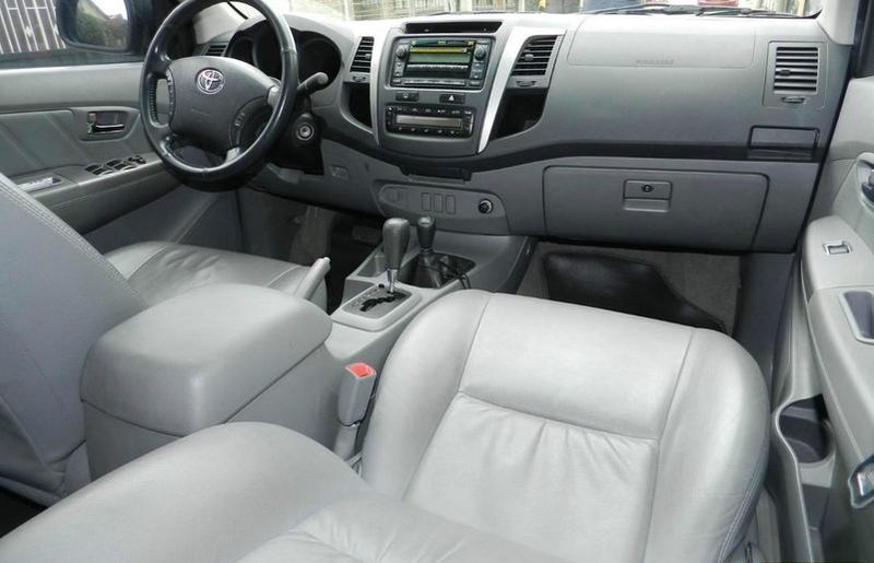 Toyota Hilux • 2011 • 150,000 km 4