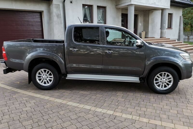 Toyota Hilux • 2015 • 150,000 km 10