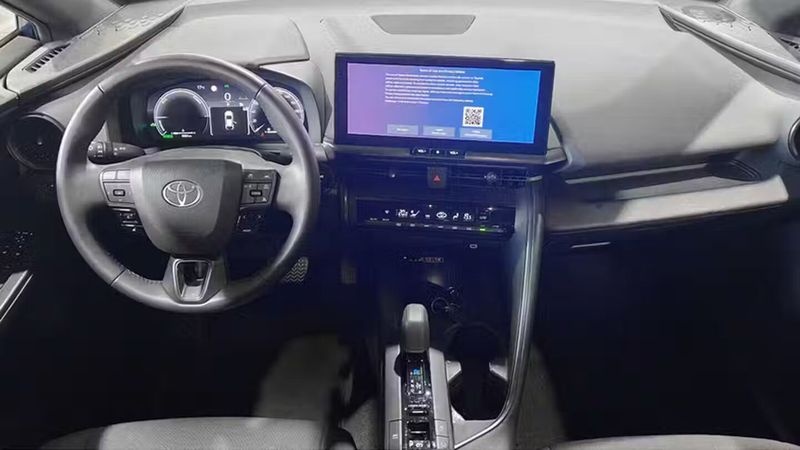 Toyota C-HR • 2023 • 9,461 km 4