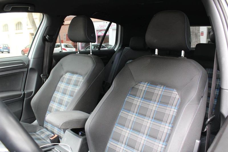 Volkswagen Golf • 2017 • 85,000 km 6