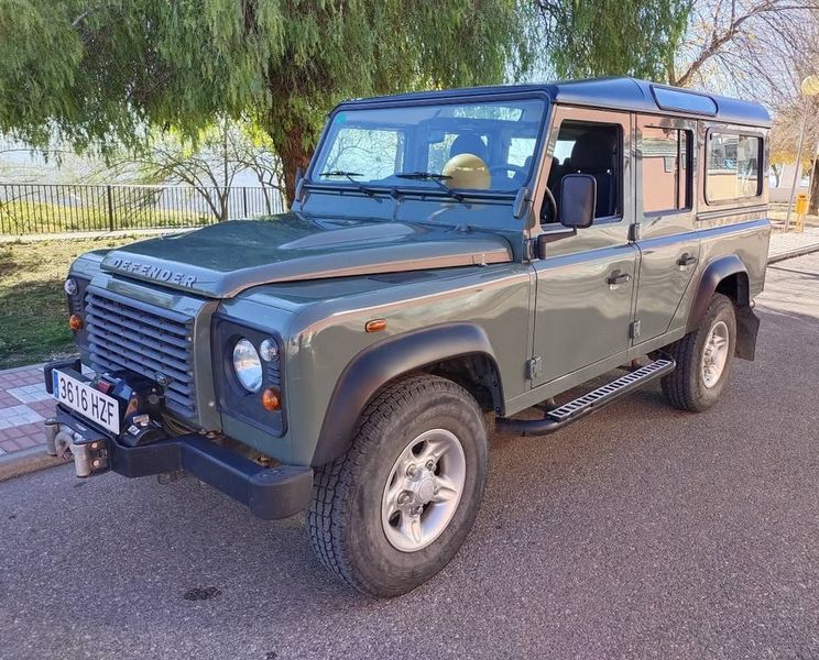 Land Rover Defender • 2015 • 258,000 km 5
