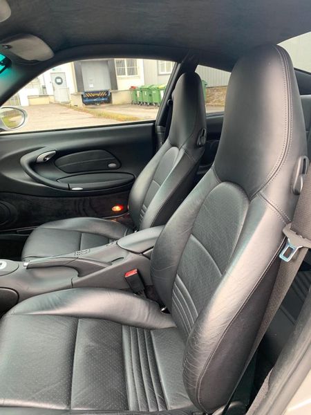 Porsche 911 • 2002 • 163,000 km 2