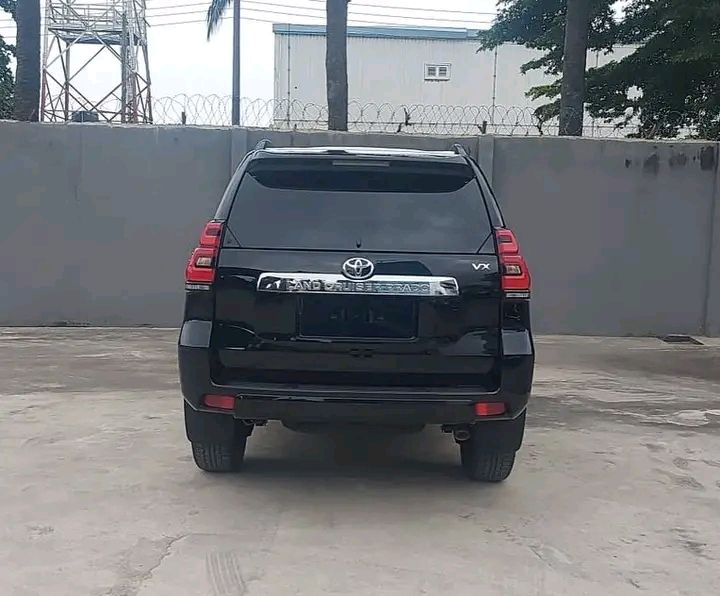 Toyota Land Cruiser • 2019 • 32 km 3