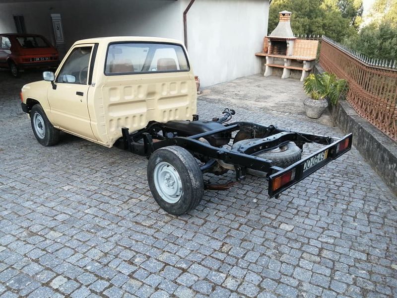 Toyota Hilux • 1988 • 346,000 km 4