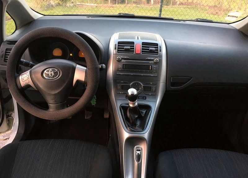 Toyota Auris • 2009 • 220,000 km 3