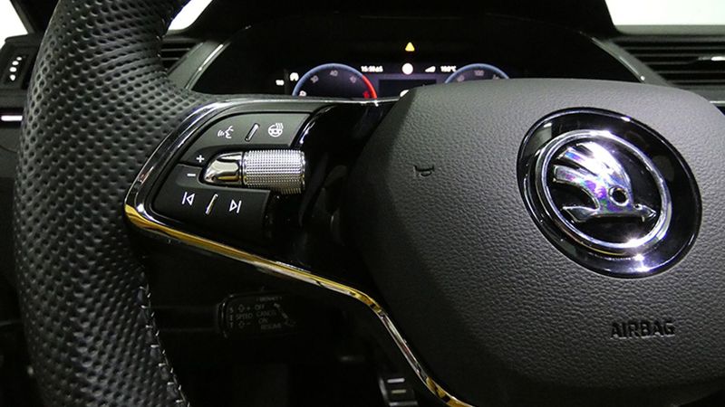 Škoda Superb • 2023 • 6,750 km 8