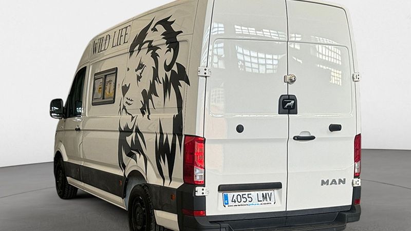Volkswagen Caravelle • 2021 • 99,728 km 10