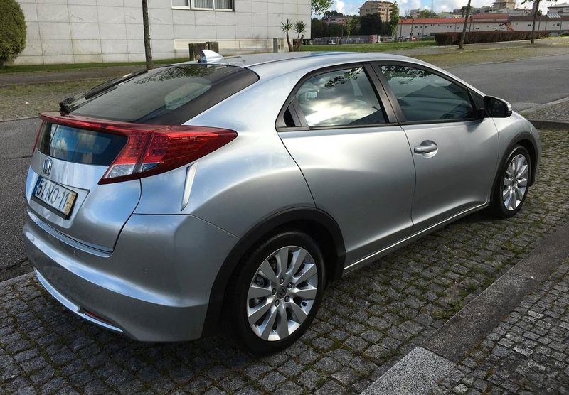 Honda Civic • 2013 • 90,000 km 2