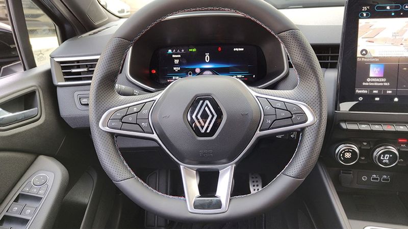 Renault Clio • 2024 • 1,020 km 17