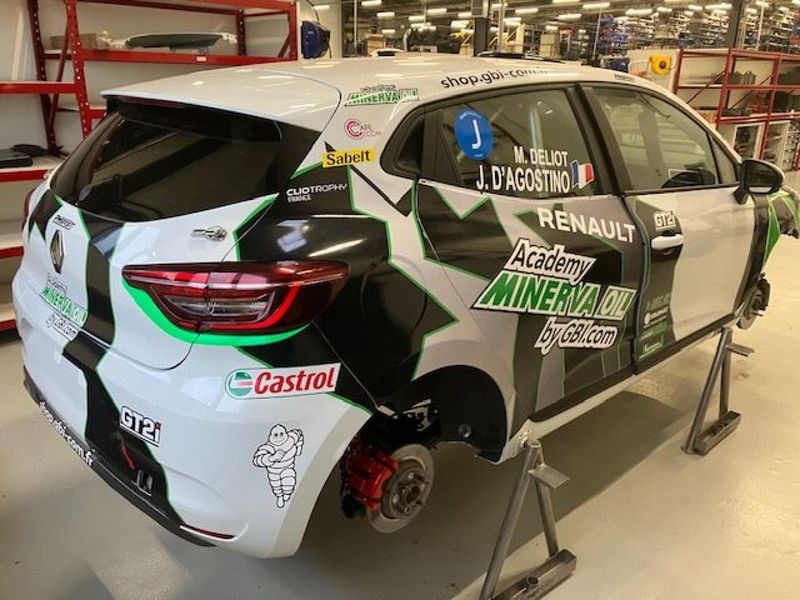 Renault Clio • 2024 • 2,324 km 7