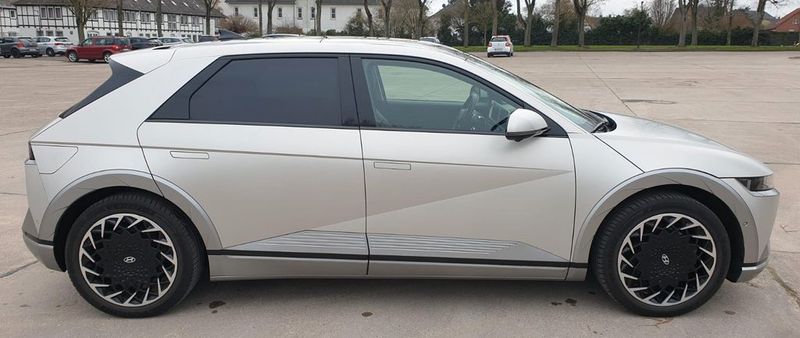 Hyundai Ioniq Electric • 2021 • 17,034 km 11