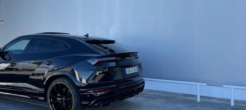Lamborghini Urus • 2022 • 23,000 km 3
