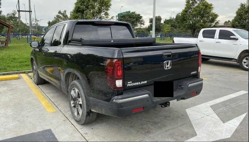 Honda Ridgeline • 2017 • 94,000 km 3