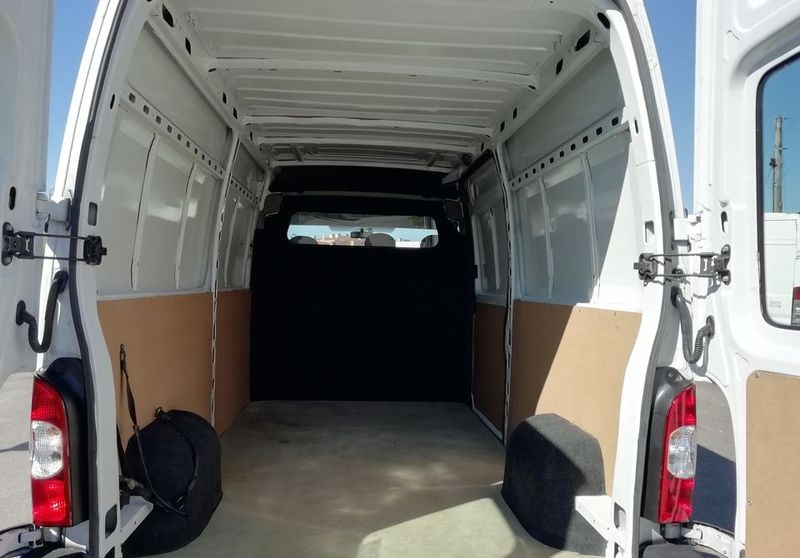 Renault Master • 2006 • 271,000 km 10
