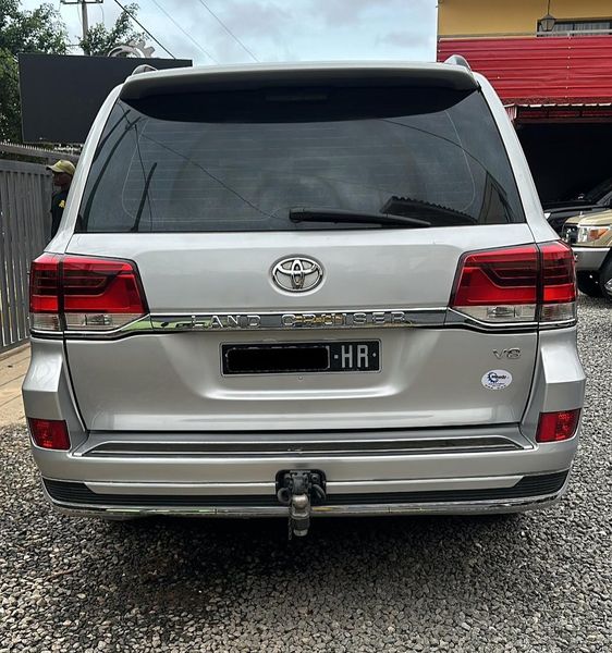 Toyota Land Cruiser • 2021 • 30,000 km 3