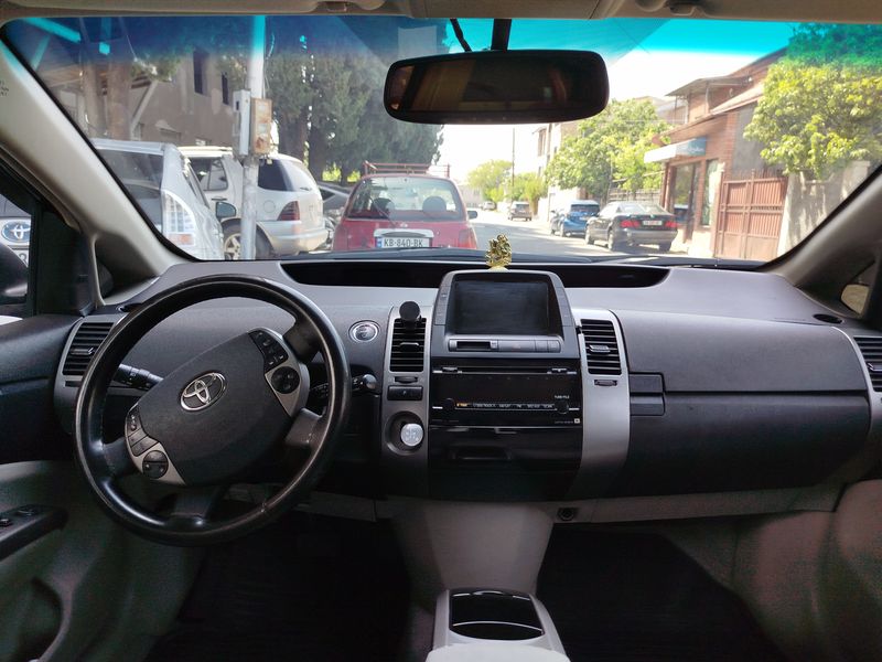 Toyota Prius • 2006 • 290,000 km 2