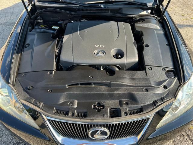 Lexus IS 250 C • 2007 • 121,131 km 2