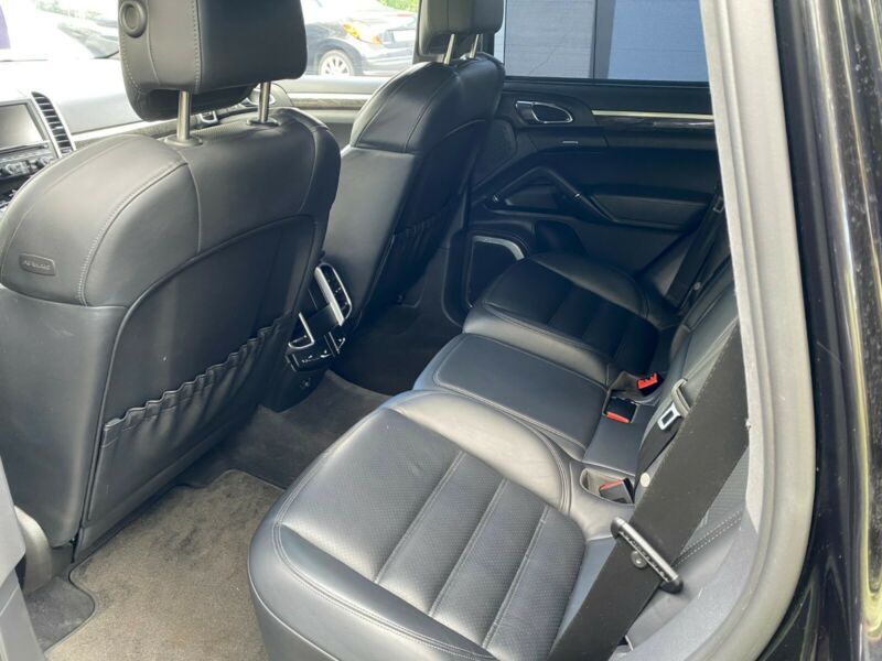 Porsche Cayenne • 2010 • 98,000 km 6