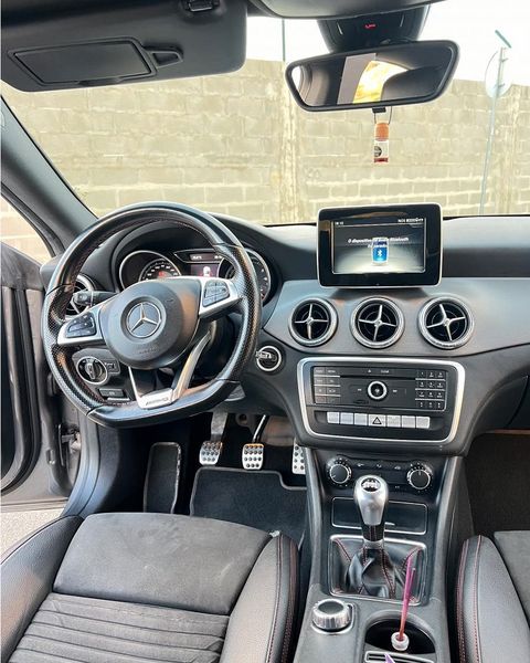 Mercedes-Benz 200 - 300 • 2017 • 110,000 km 4