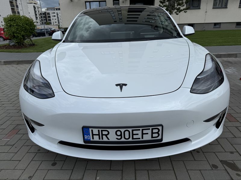 Tesla Model 3 • 2023 • 40,000 km 2