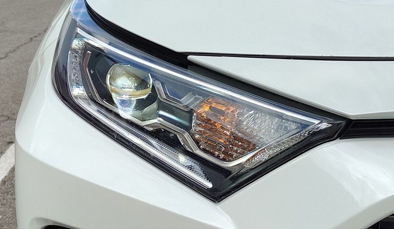 Toyota RAV4 • 2022 • 95,000 km 8