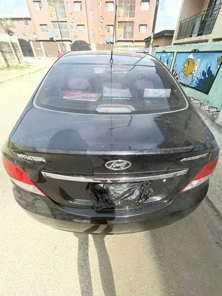 Hyundai Accent • 2013 • 97,123 km 12