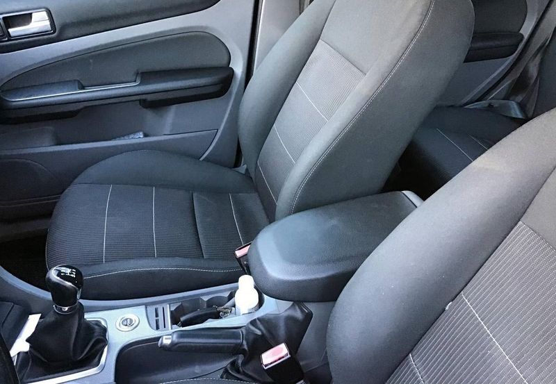 Ford Focus • 2010 • 160,000 km 3