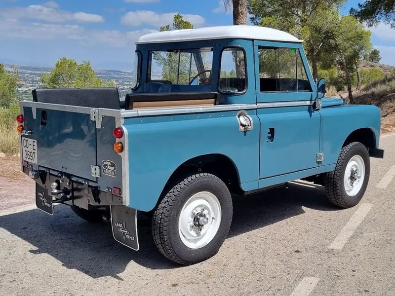 Land Rover LR3 • 1976 • 65,800 km 3